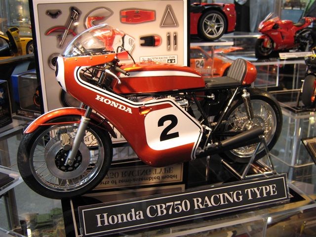 Tamiya_SemiDieCast_1-6_Honda_CB_750_Racing_Type