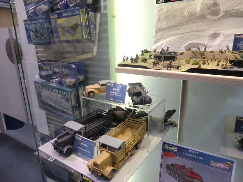 Revell_03
