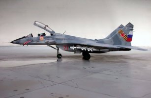 Revell_MiG-29UB_01