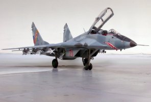 Revell_MiG-29UB_09