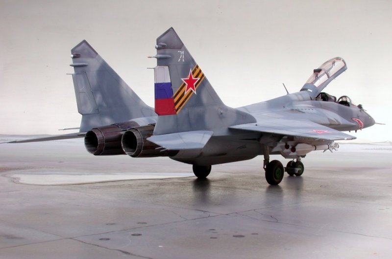 Revell_MiG-29UB_07