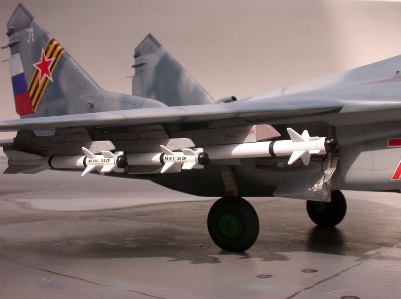 Revell_MiG-29UB_14