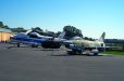 Vor dem Hangar sind einige Luftfahrzeuge ausgestellt (L-410, Mi-17, Bo-105 und Gina (FIAT G.91) )