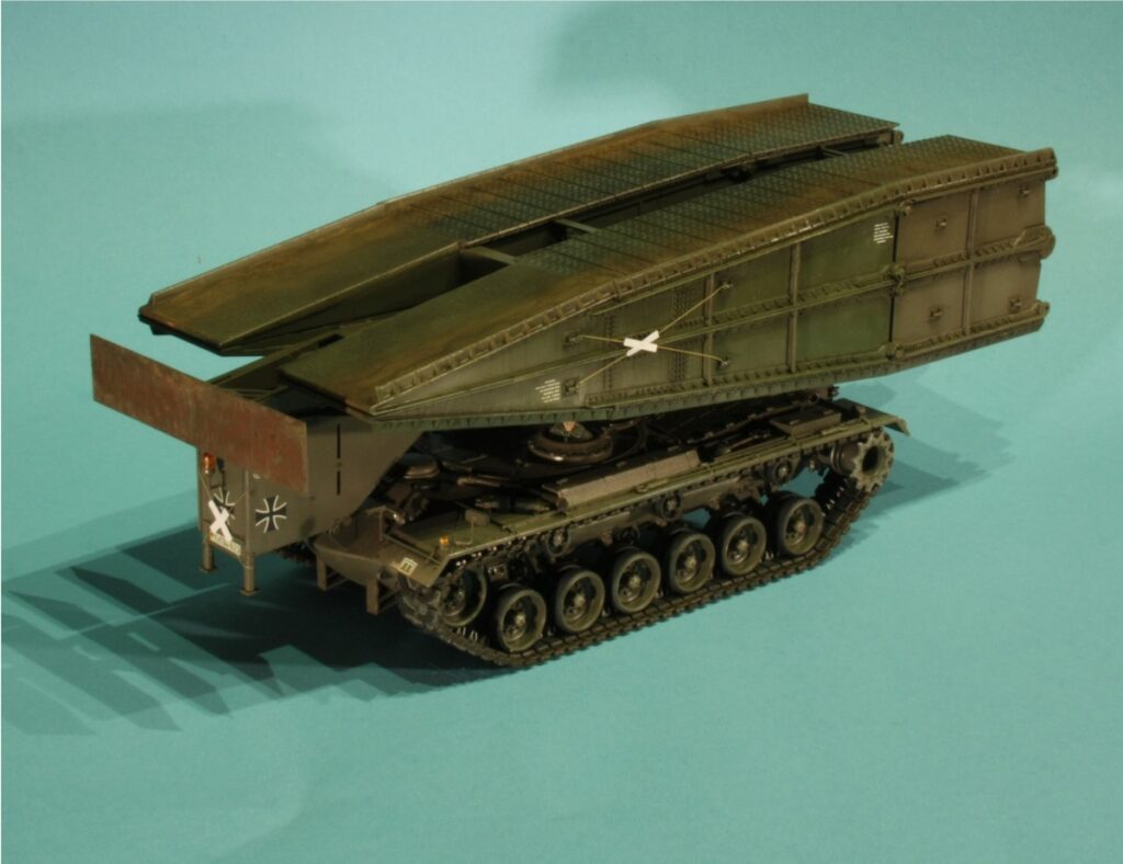 Maquette Militaire Das Werk DW35025 - Pont Mobile Brückenlegepanzer M48 A2 AVLB 1/35